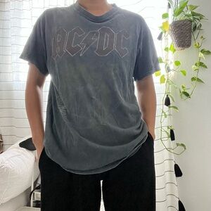 ACDC Vintage rock tee! Size MED but oversized fit 🎸⚡️
